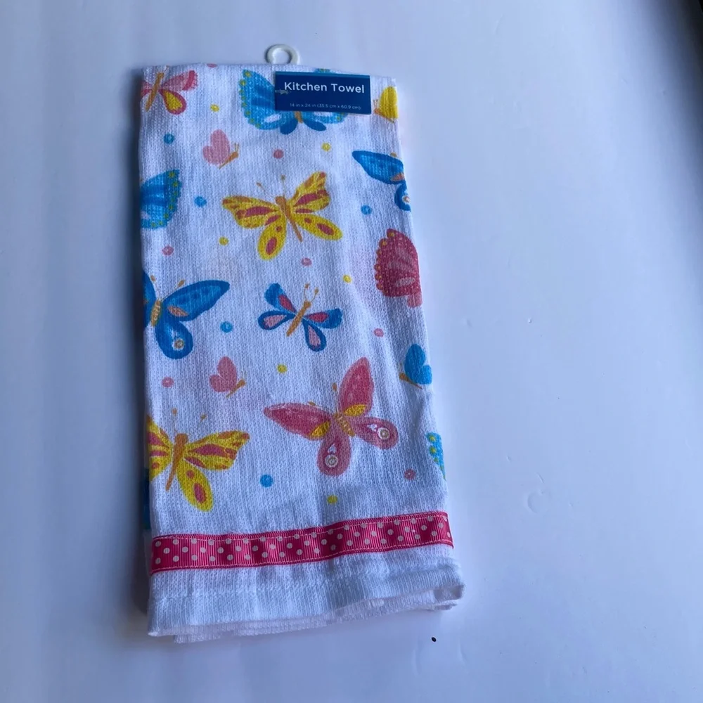 FLOWERS IN BLOOM Kitchen Towel Butterflies Pink White Accent NWT 14 x 24 inches